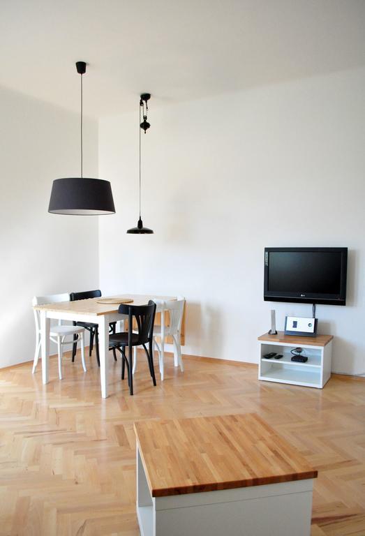 Central-Modern-Apartment Прага Экстерьер фото