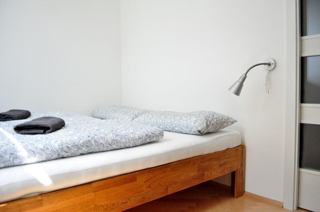 Central-Modern-Apartment Прага Экстерьер фото