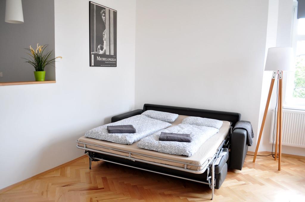 Central-Modern-Apartment Прага Экстерьер фото