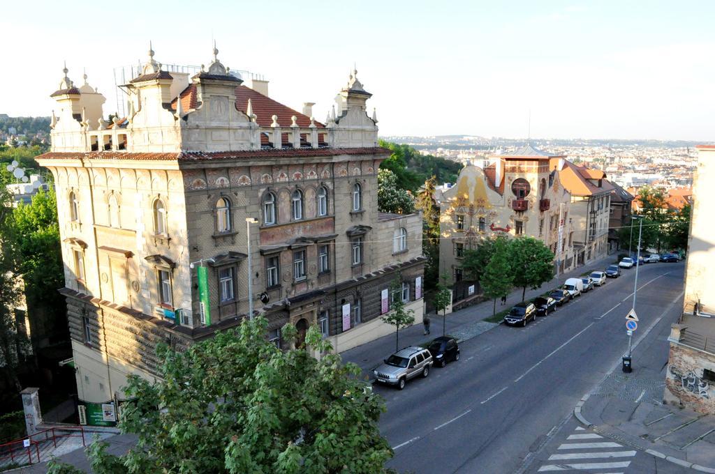 Central-Modern-Apartment Прага Экстерьер фото