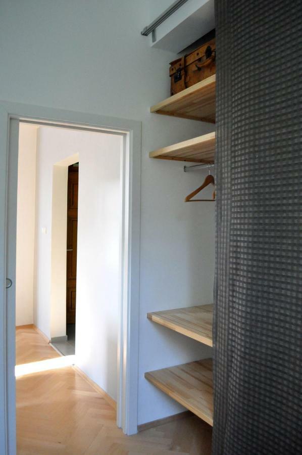 Central-Modern-Apartment Прага Экстерьер фото